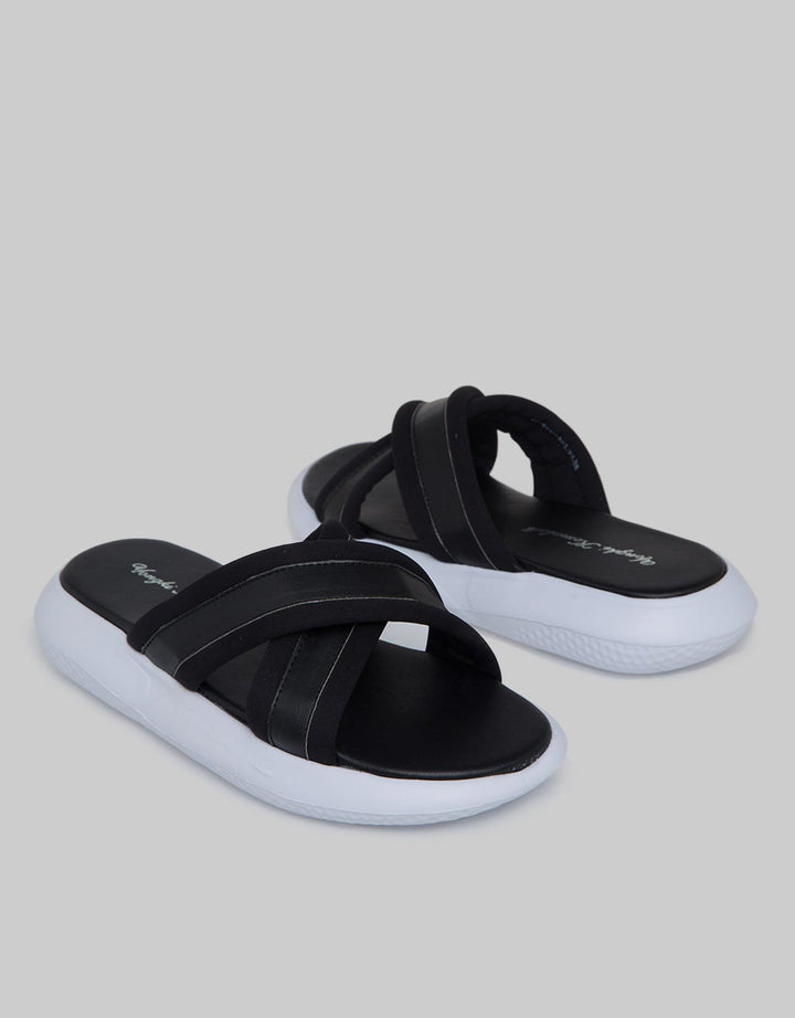 Yongki Komaladi Sandal Fashion Wanita
