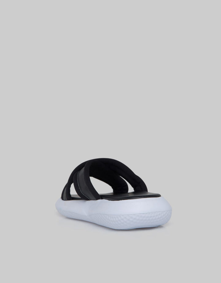Yongki Komaladi Sandal Fashion Wanita