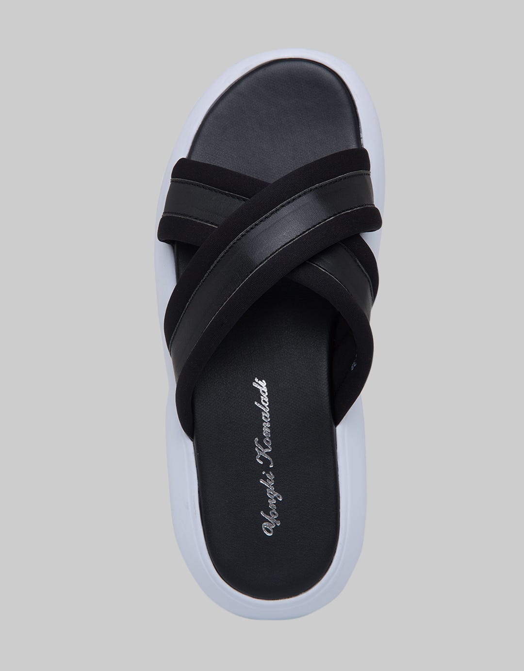 Yongki Komaladi Sandal Fashion Wanita