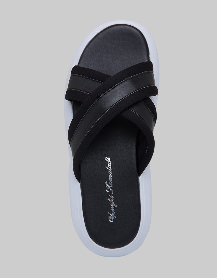 Yongki Komaladi Sandal Fashion Wanita