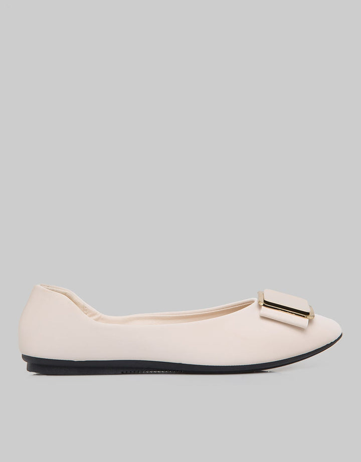 Yongki Komaladi Pointy Look Flat Shoes