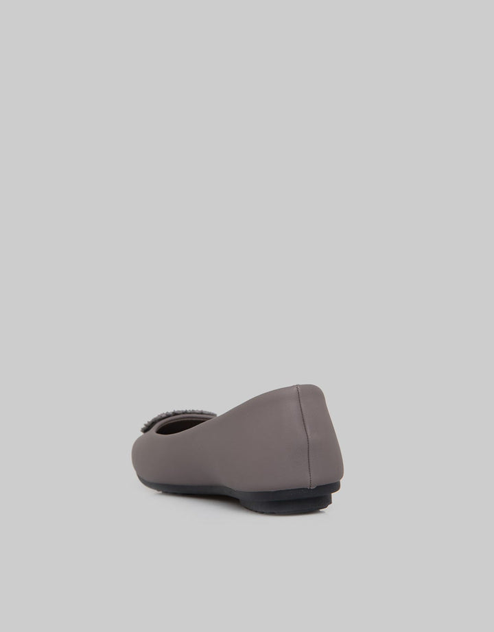 Yongki Komaladi Flat Shoes