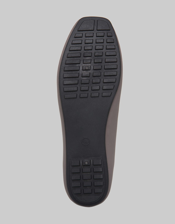 Yongki Komaladi Flat Shoes