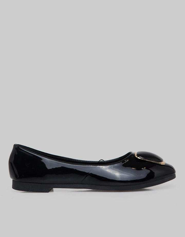 Yongki Komaladi Flat Shoes Slip On