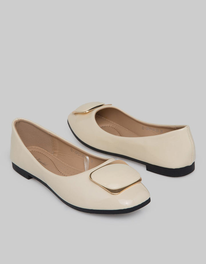Yongki Komaladi Flat Shoes Slip On