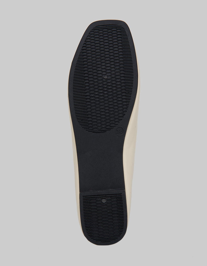 Yongki Komaladi Flat Shoes Slip On