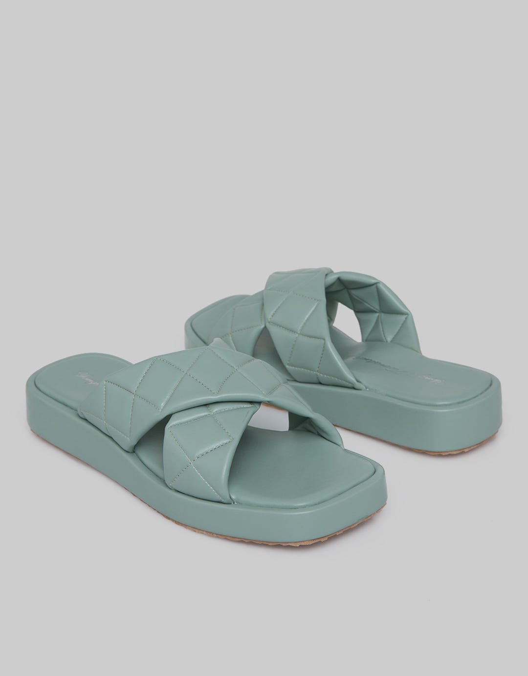 Yongki Komaladi Sandal Simply