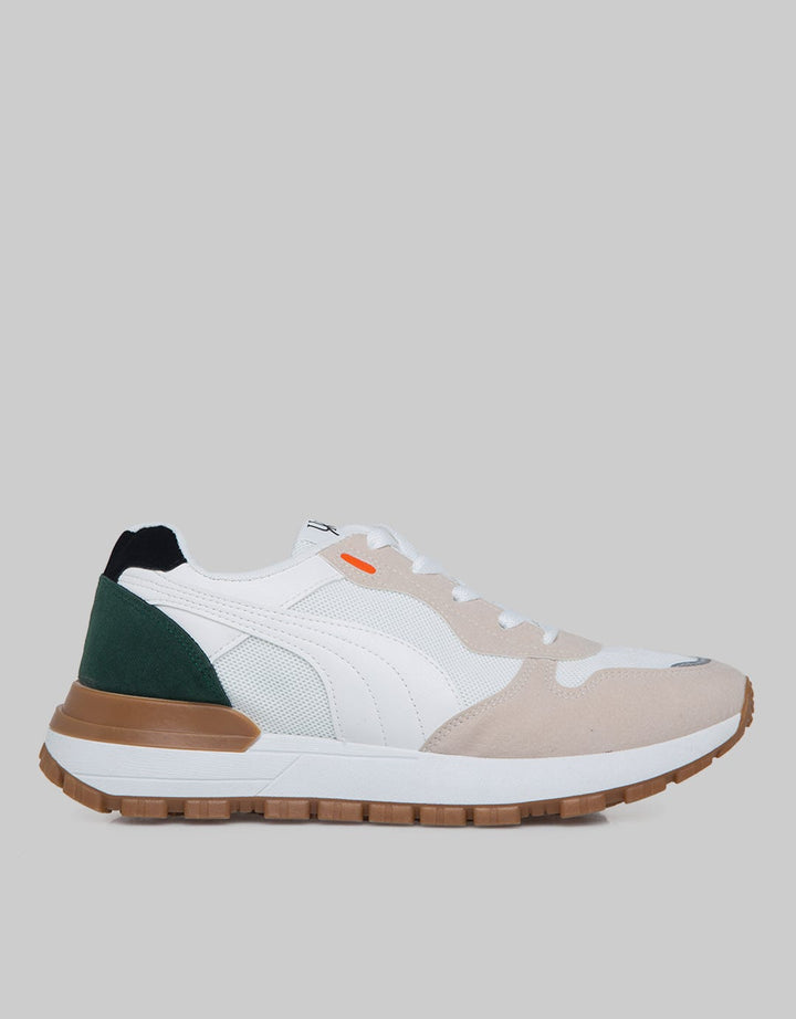 Yongki Komaladi Sepatu Sporty Look