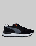 Yongki Komaladi Sepatu Sporty Look