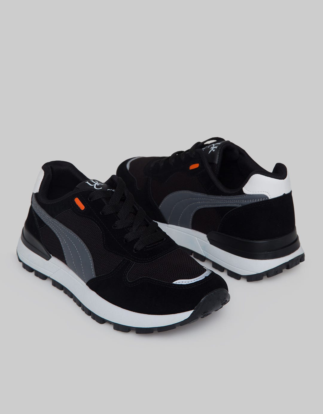 Yongki Komaladi Sepatu Sporty Look