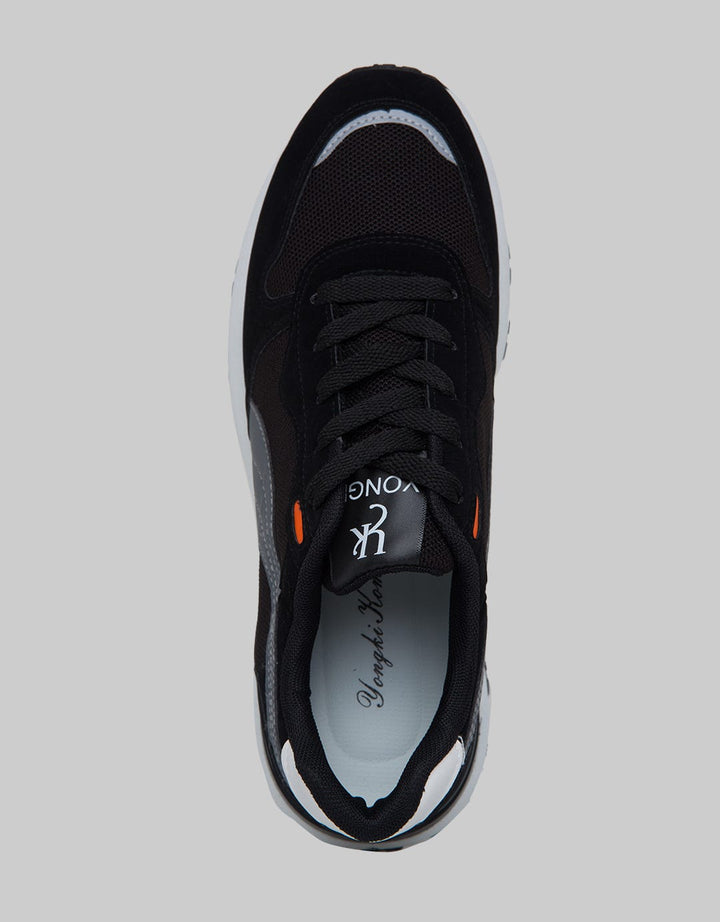 Yongki Komaladi Sepatu Sporty Look