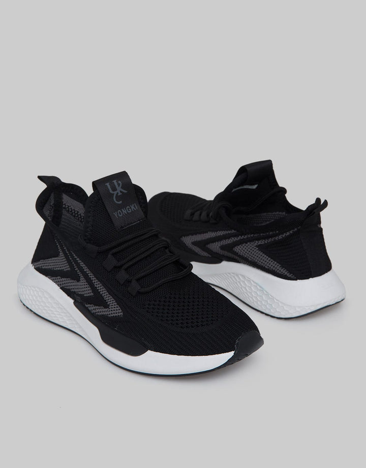 Yongki Komaladi Sepatu Sporty