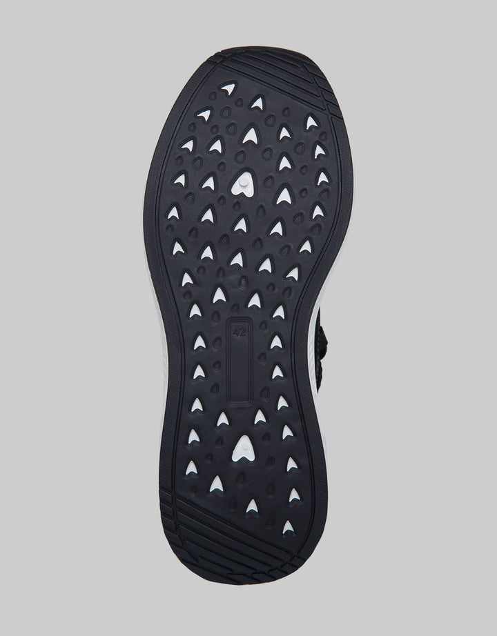 Yongki Komaladi Sepatu Sporty