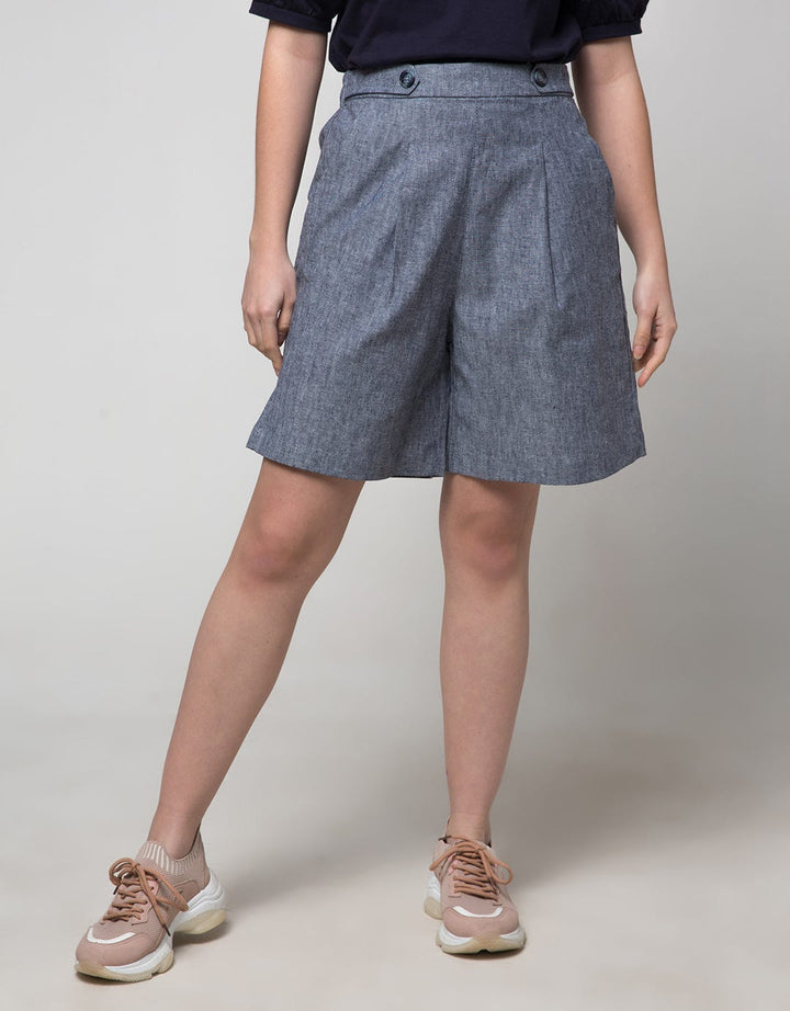 Details Basic Woven Celana Pendek Wanita