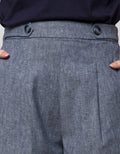 Details Basic Woven Celana Pendek Wanita