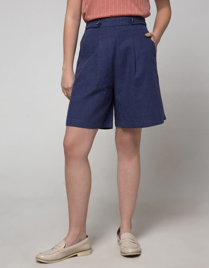 Details Basic Woven Celana Pendek Wanita