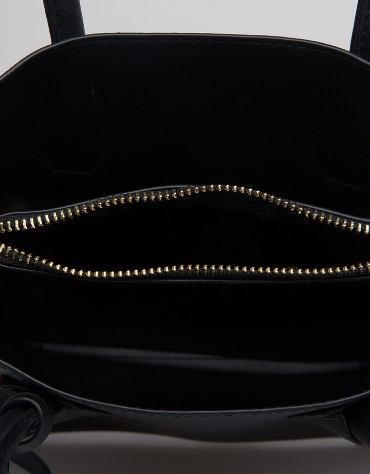 Connexion Handbag Solid Women Rihana1