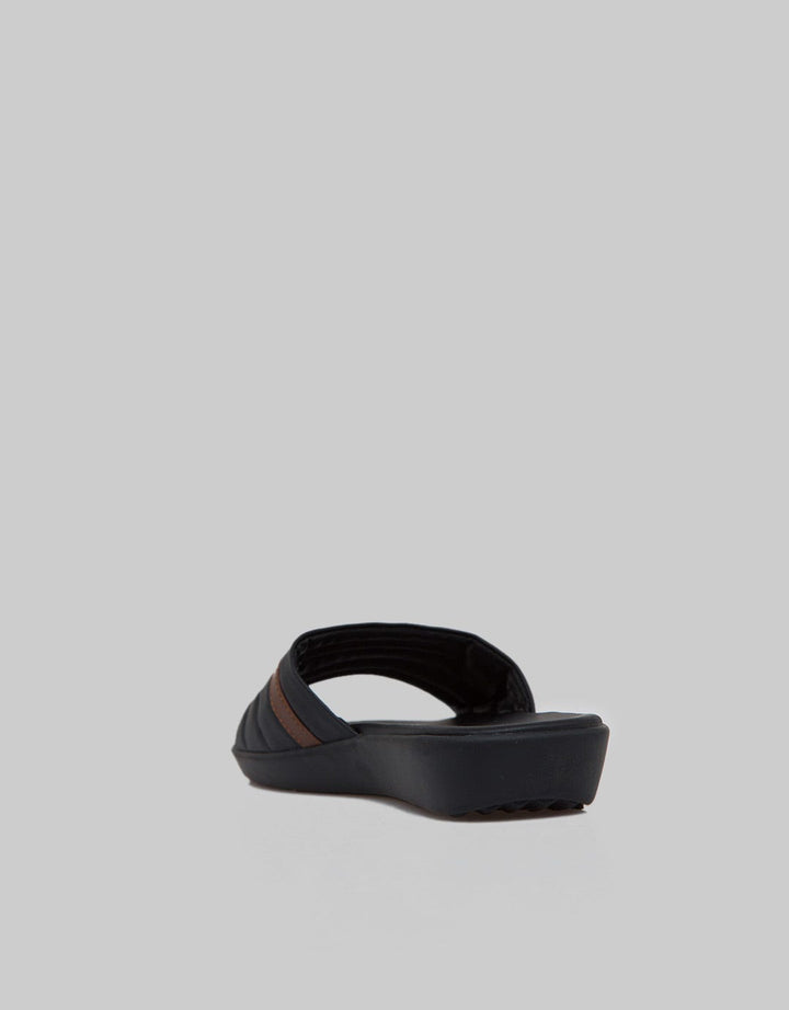 Triset Sandal Flat Buckle Design