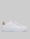 Details Sneakers Wanita