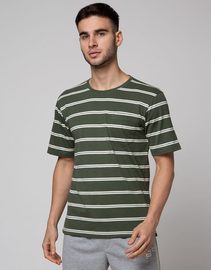 Details Neck Stripes Kaos Pria
