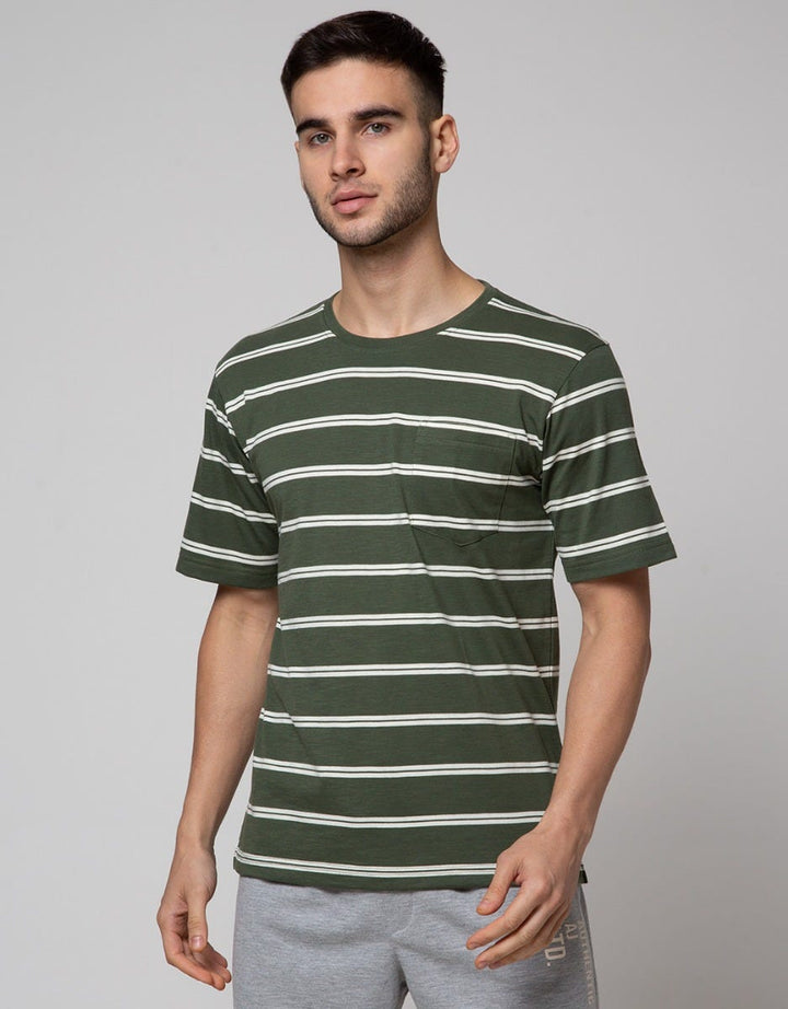 Details Neck Stripes Kaos Pria