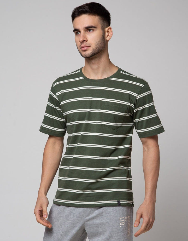Details Neck Stripes Kaos Pria