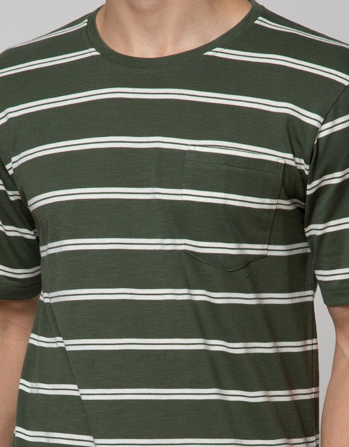 Details Neck Stripes Kaos Pria