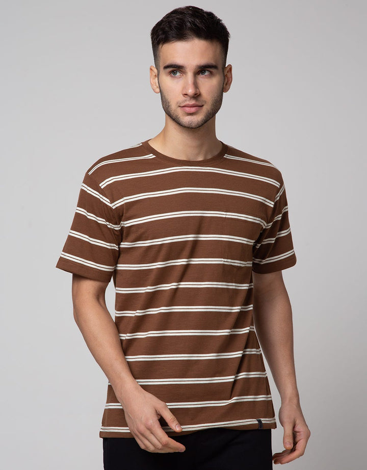 Details Neck Stripes Kaos Pria