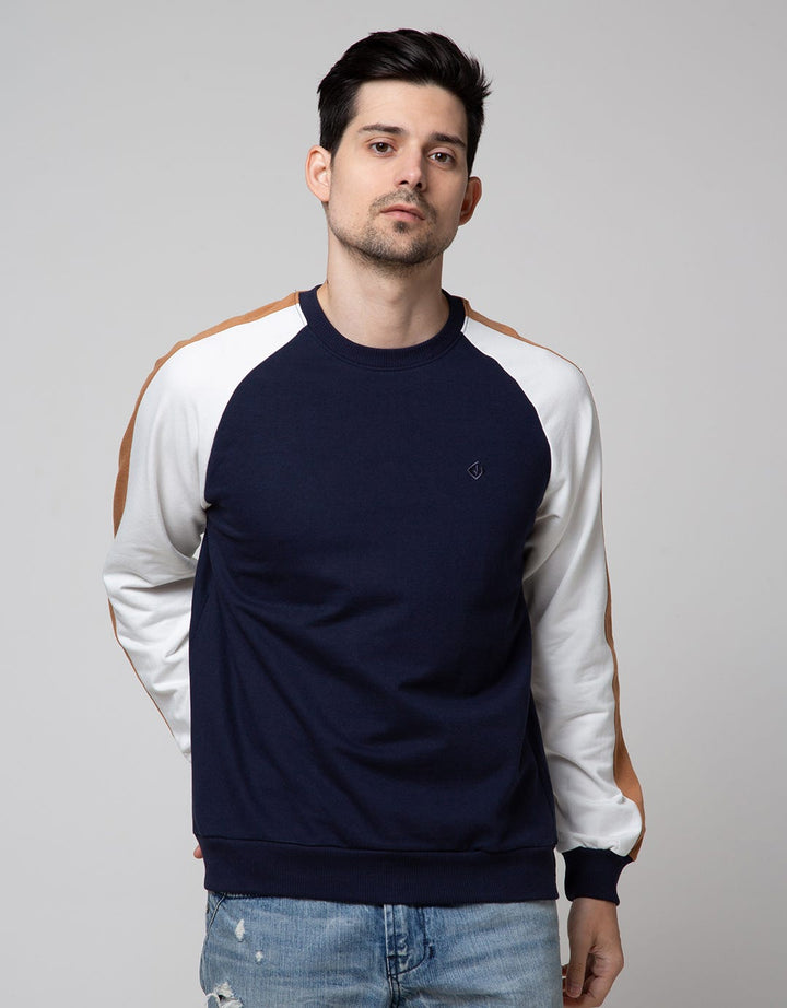 Details Jumper Long Sleeve Cut And Sewn On Sleeve
