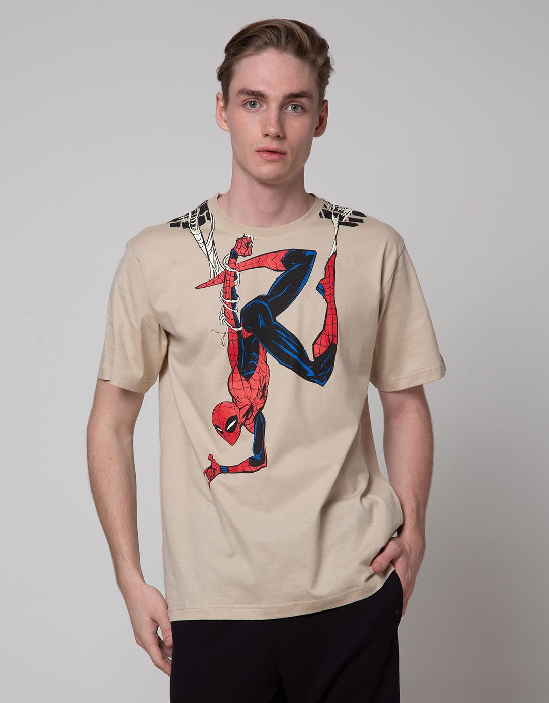 Marvel Spiderman Upside Down Kaos Pria