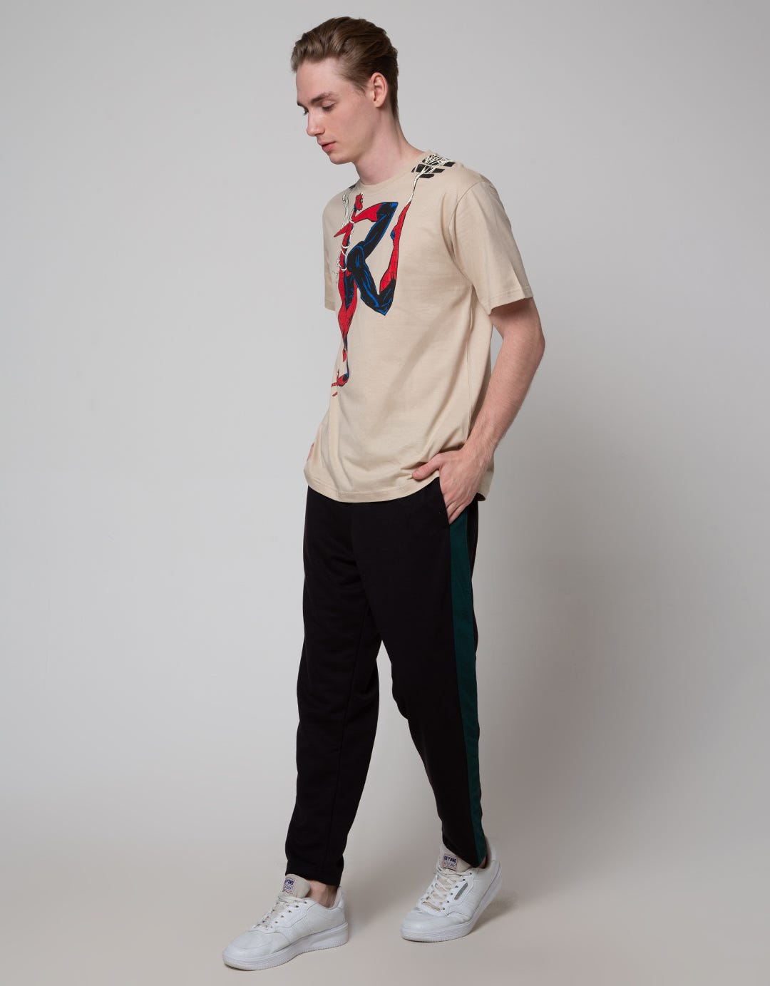 Marvel Spiderman Upside Down Kaos Pria