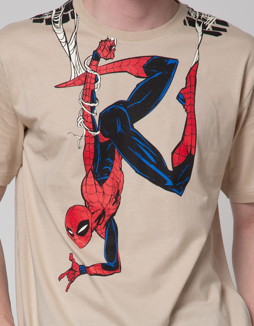Marvel Spiderman Upside Down Kaos Pria