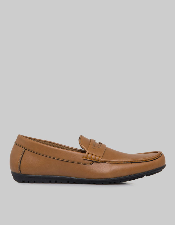 Yongki Komaladi Sepatu Casual