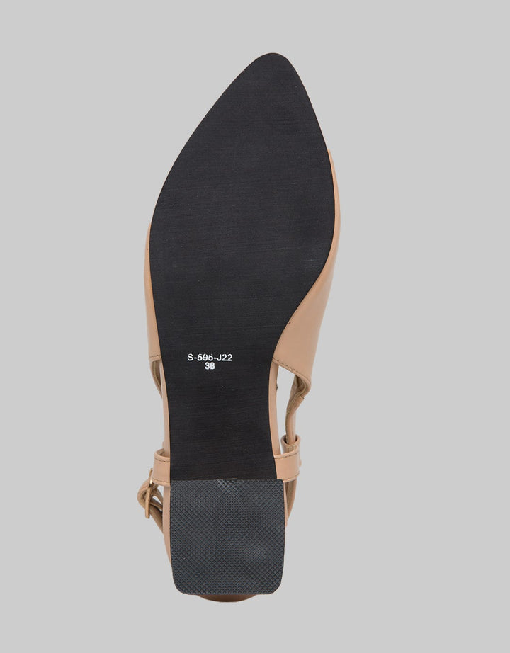 Yongki Komaladi Sandal Bustong
