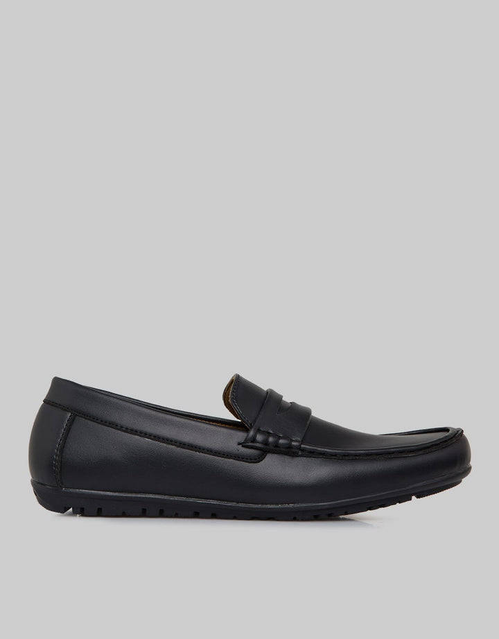 Yongki Komaladi Sepatu Casual