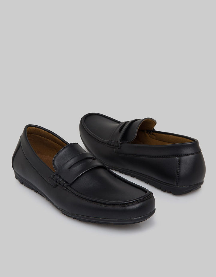 Yongki Komaladi Sepatu Casual