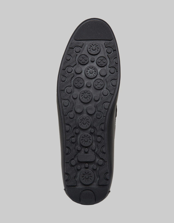 Yongki Komaladi Sepatu Casual