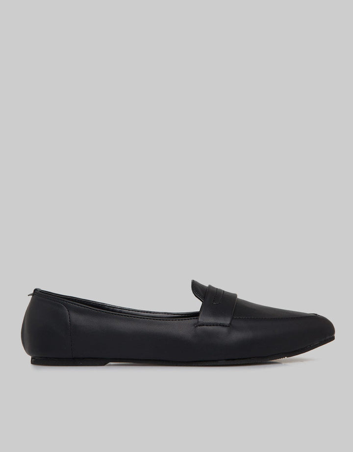 Yongki Komaladi Flat Shoes