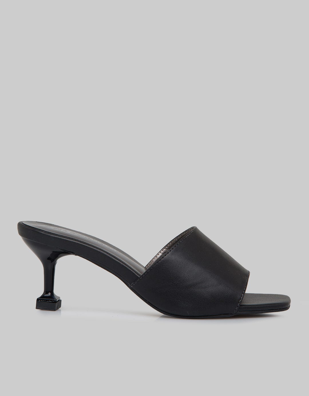 Yongki Komaladi Wekkend Big Strap Sandal