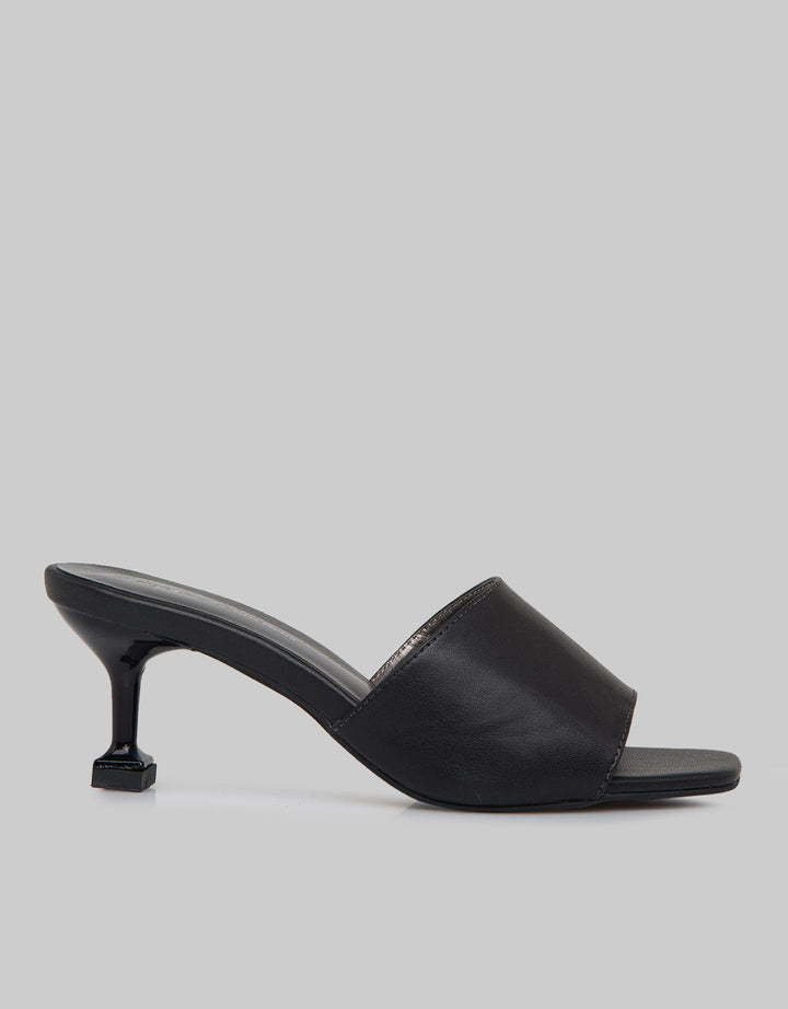 Yongki Komaladi Wekkend Big Strap Sandal