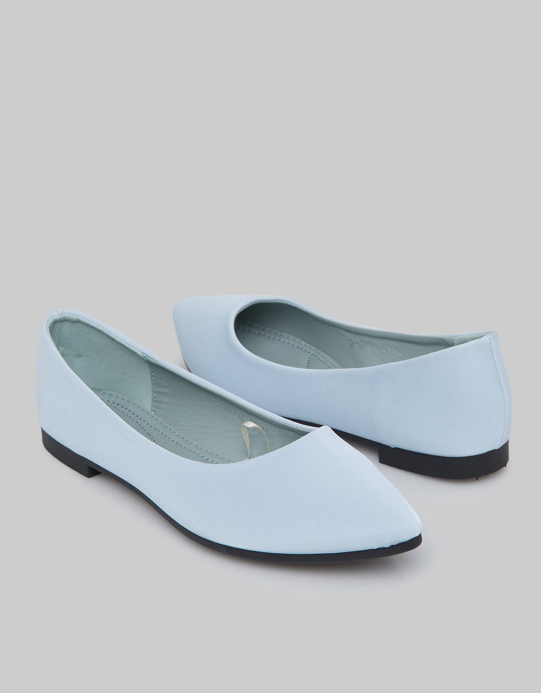 Yongki Komaladi Stitching Insole Flat Shoes