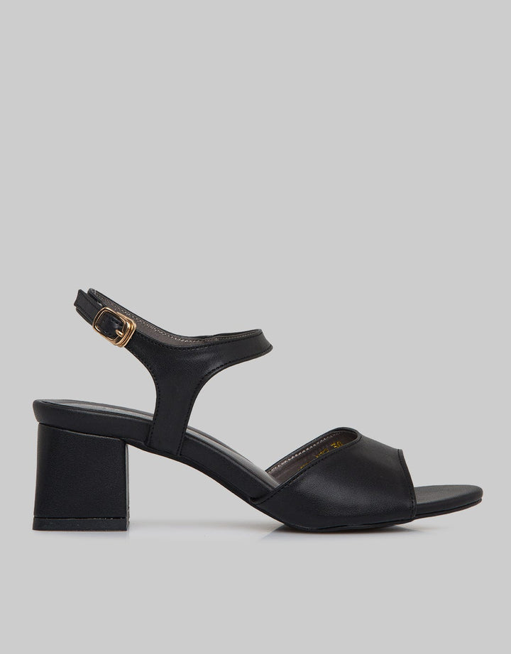 Yongki Komaladi Sandal Flip Flop