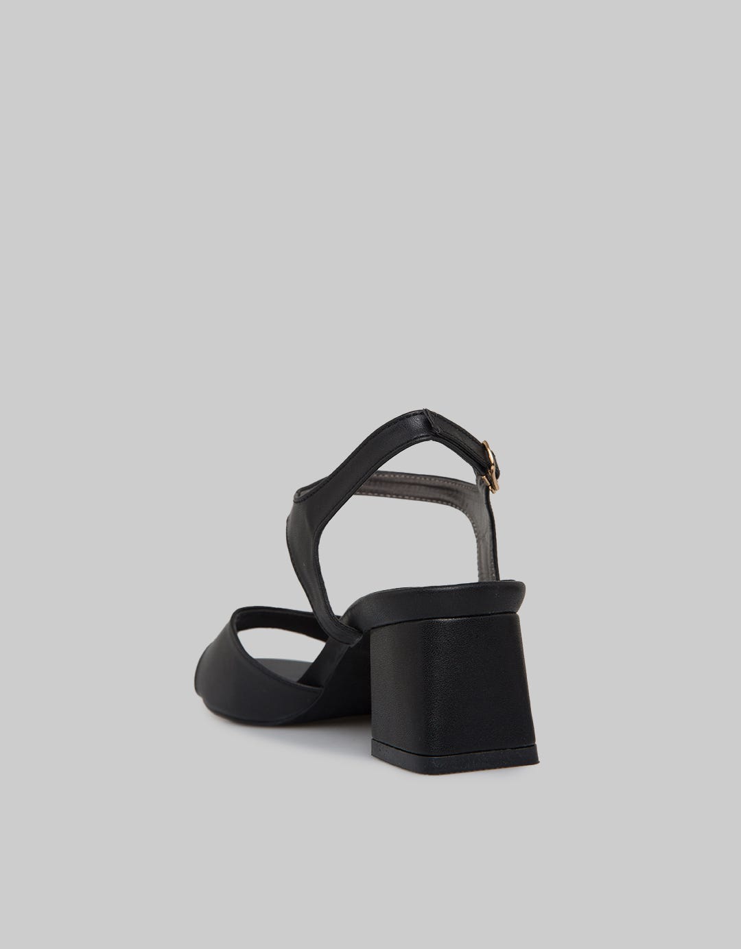 Yongki Komaladi Sandal Flip Flop
