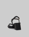 Yongki Komaladi Sandal Flip Flop
