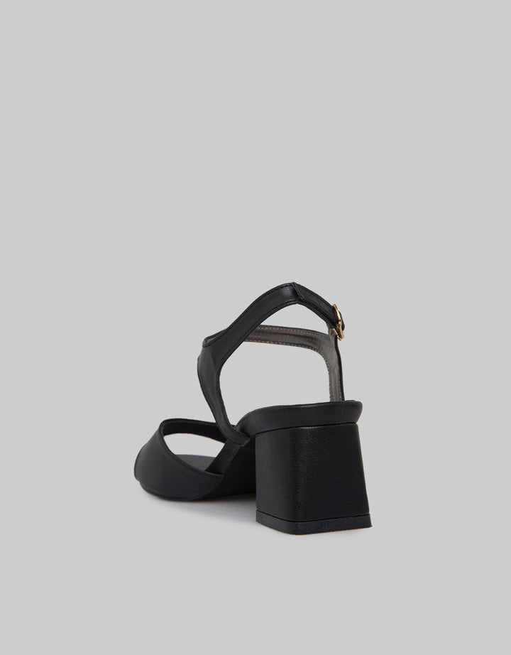 Yongki Komaladi Sandal Flip Flop