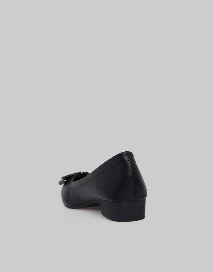 Genny Sepatu Wanita