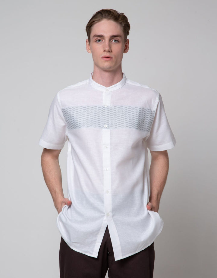 Details Geometri Shiny Baju Koko Pria