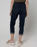 Expand Arevik Celana Jeans