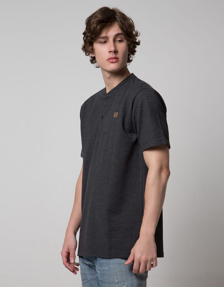 Cole Short Sleeve T-Shirt Henley With Pop Corn Look Solid