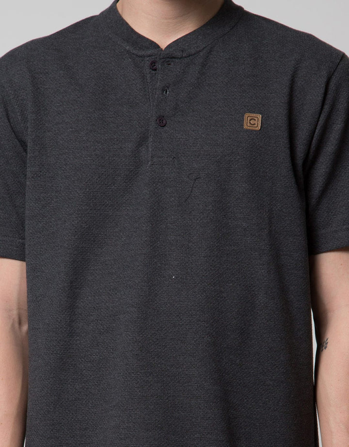 Cole Short Sleeve T-Shirt Henley With Pop Corn Look Solid